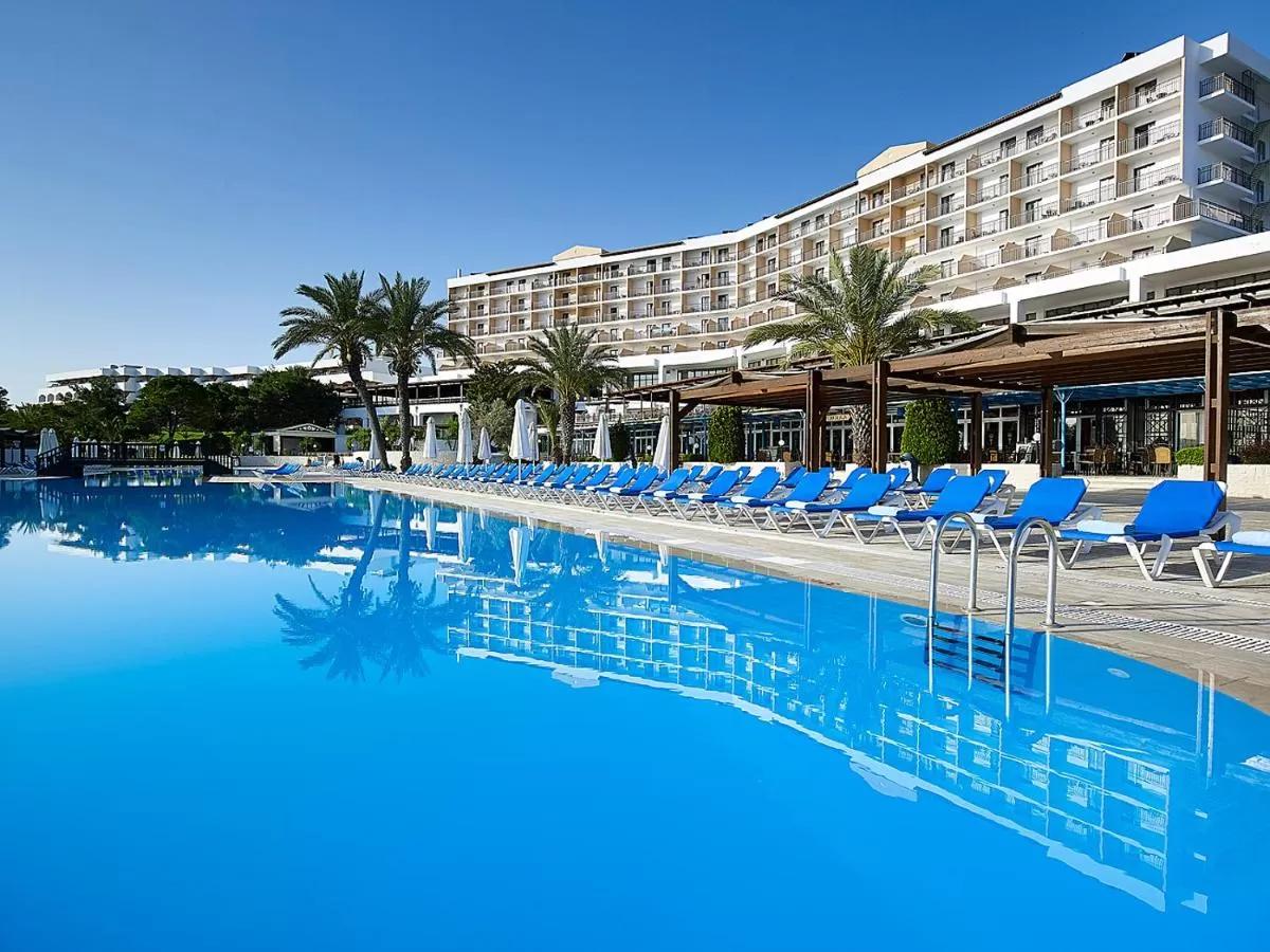 Helea Lifestyle Beach Resort Kallithéa Esterno foto The hotel's main pool