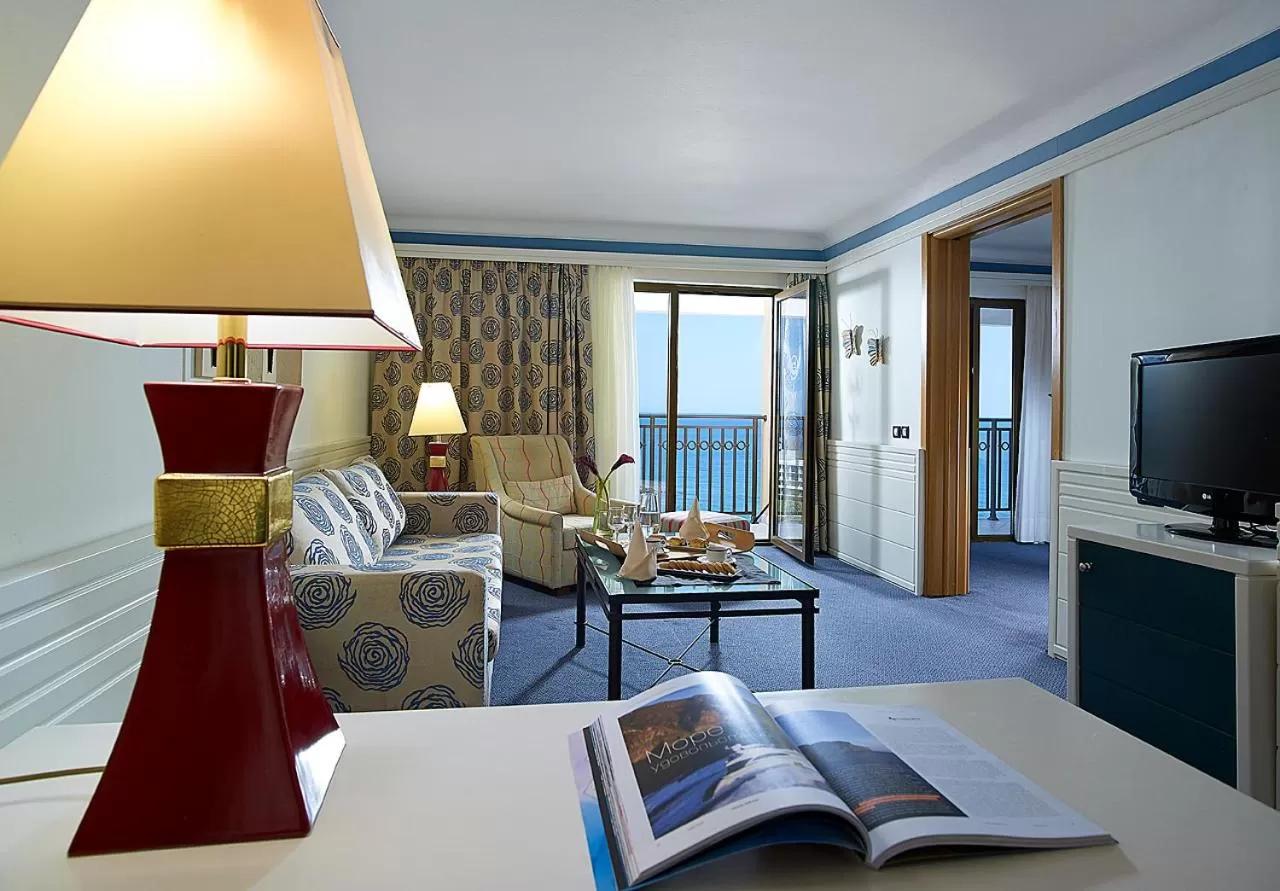 Helea Lifestyle Beach Resort Kallithéa Esterno foto Suite