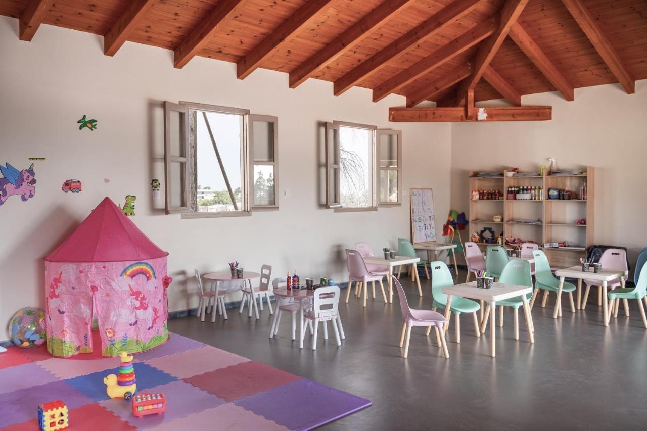 Helea Lifestyle Beach Resort Kallithéa Esterno foto A classroom at the school